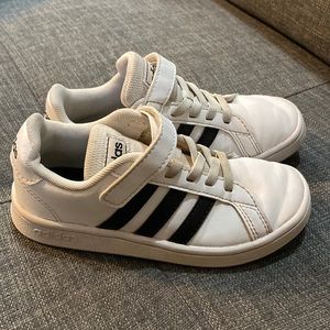 Adidas 3 stripe classic sneaker boys size 11K
